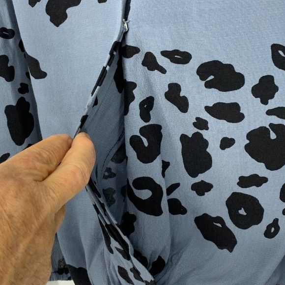 Womens Sam & Lavi Blouse Size M Surplice Long Sleeve Gray Print 3190 USA - Picture 6 of 10